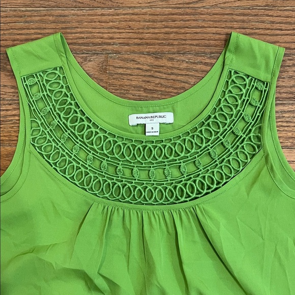 Banana Republic Bright Green Crochet Yoke Tank - Picture 4 of 8